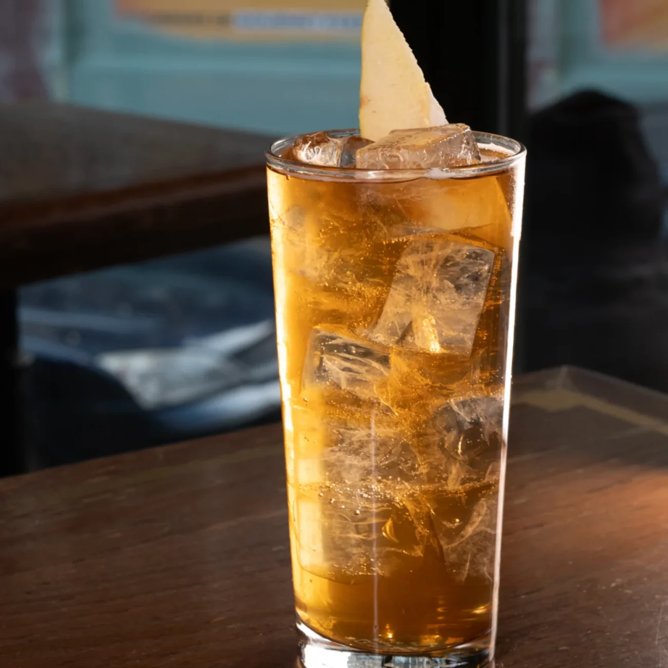 DrinkEnjoyCocktail2